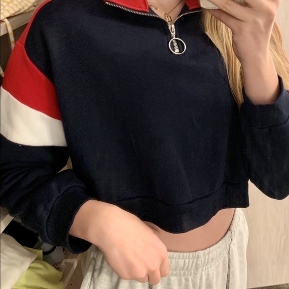 H&M cropped 1/4 zip. - Picture 1 of 2